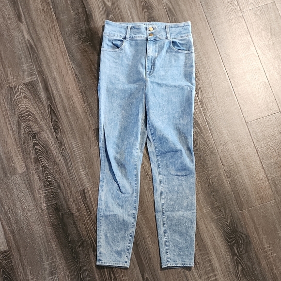 🎉 J Brand "Elsa Saturday Jean" Ultra High Waisted Jeans 🎉 - Picture 1 of 7